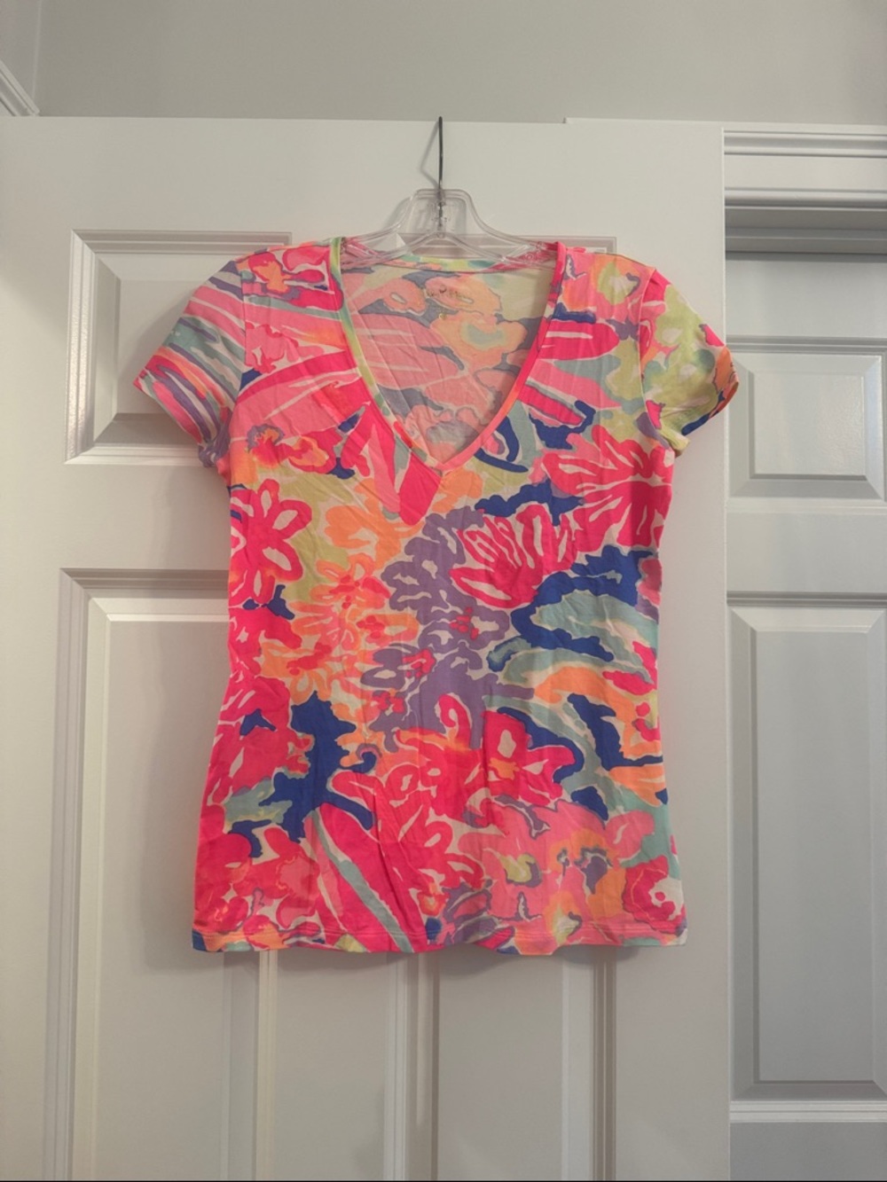 Lilly Pulitzer V Neck Floral Paint-Stripe Women's Tee in Multi